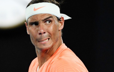 Nadal thua ngược tại tứ kết Australian Open
